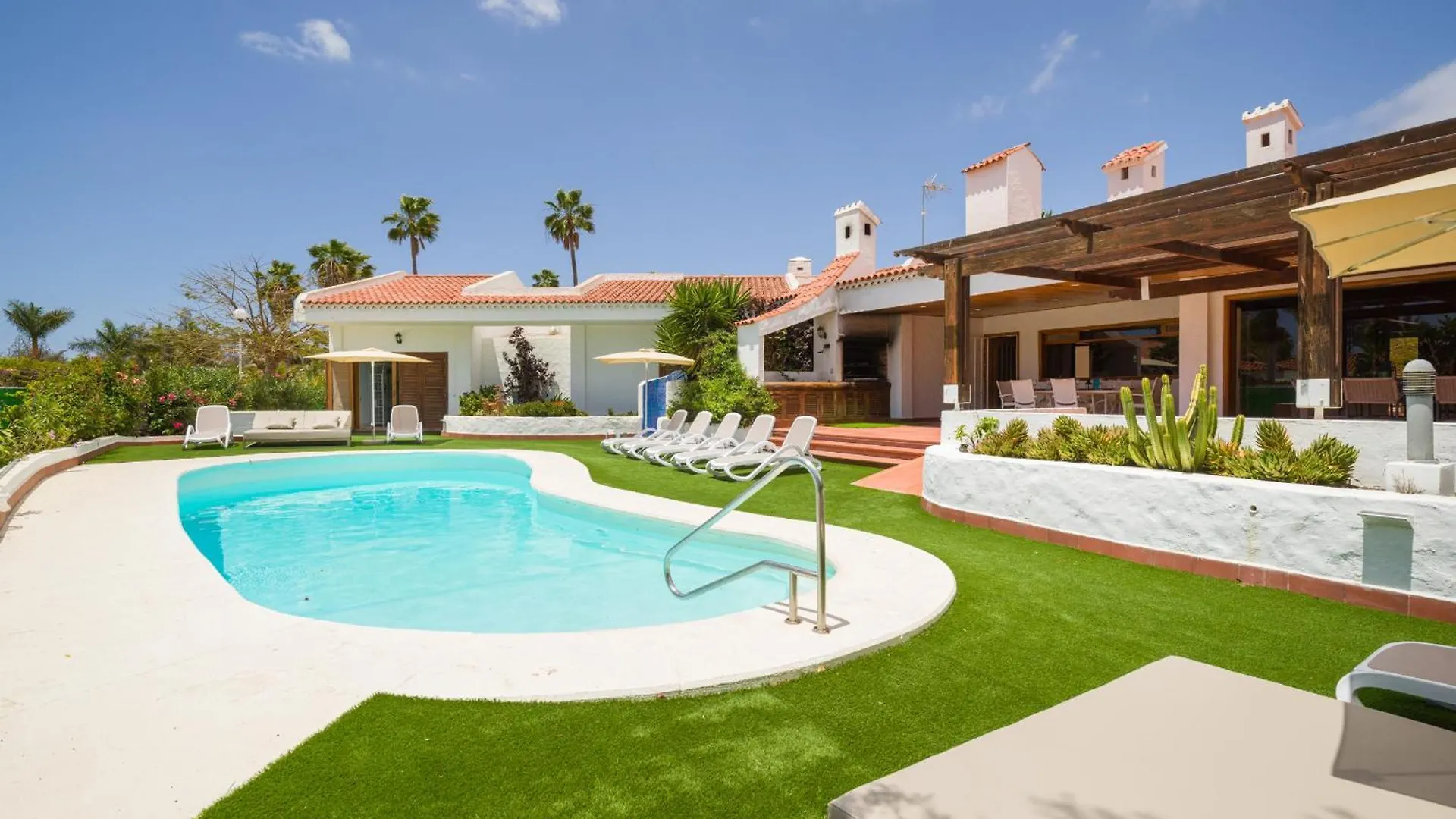 EXCLUSIVE VILLA GRAN CANARIA - HEATED POOL INCLUDED - Gran Canaria Stays Maspalomas  Maspalomas (Gran Canaria)