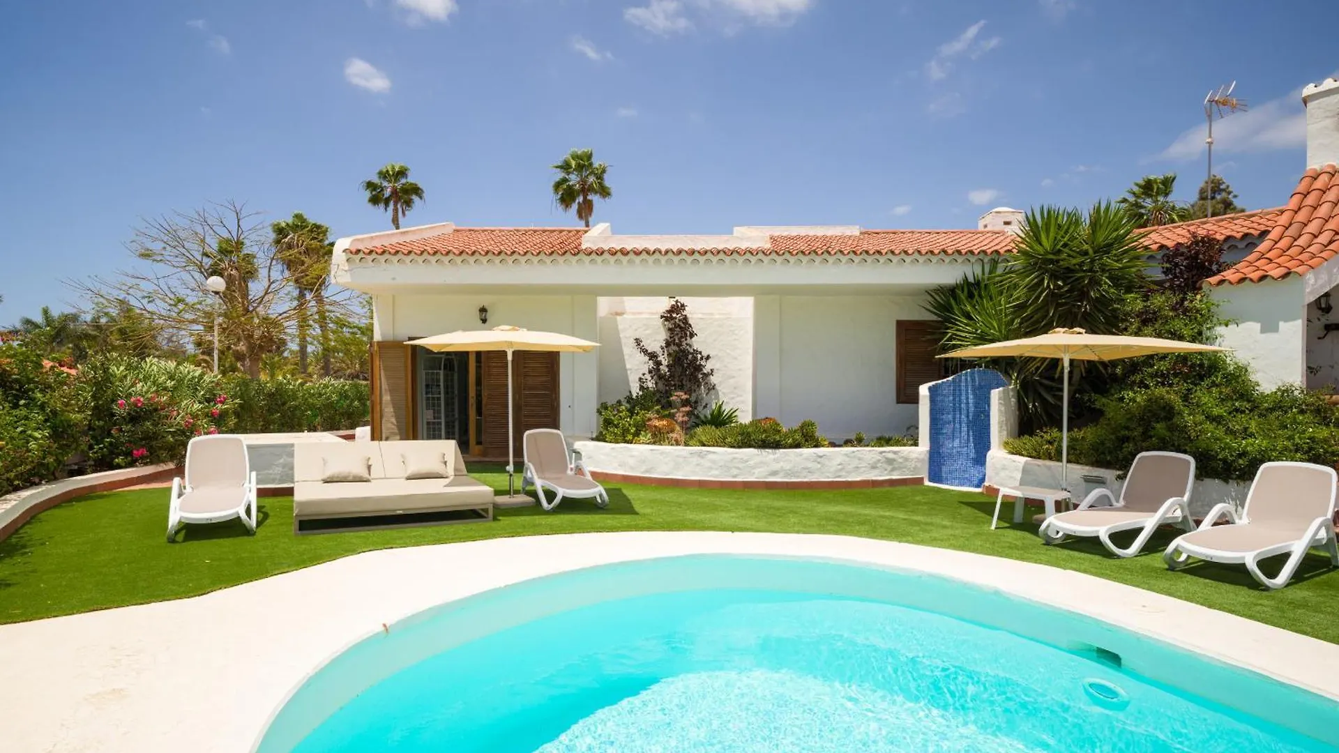 EXCLUSIVE VILLA GRAN CANARIA - HEATED POOL INCLUDED - Gran Canaria Stays Maspalomas  Chalet
