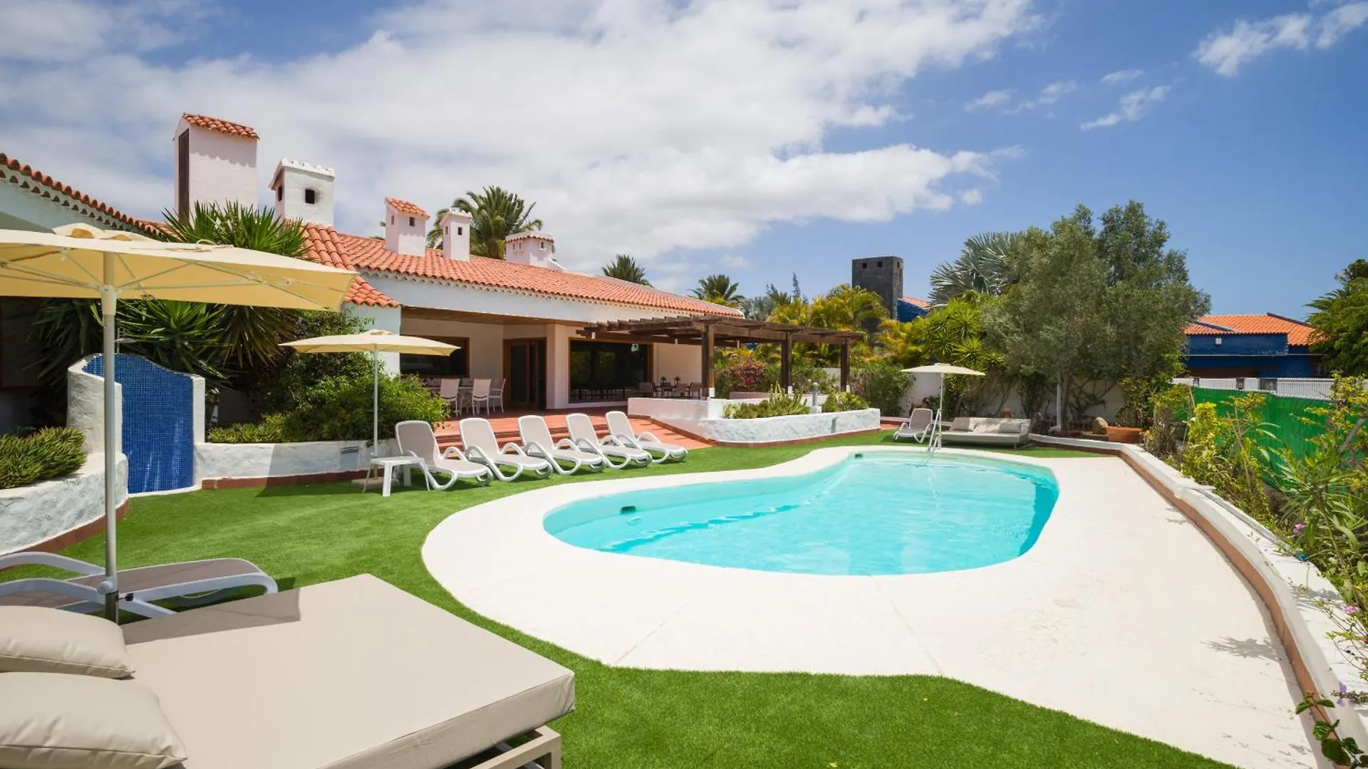 EXCLUSIVE VILLA GRAN CANARIA - HEATED POOL INCLUDED - Gran Canaria Stays Maspalomas  Chalet