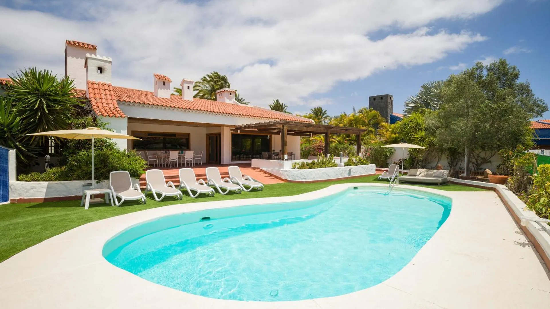 EXCLUSIVE VILLA GRAN CANARIA - HEATED POOL INCLUDED - Gran Canaria Stays Maspalomas  Chalet Maspalomas (Gran Canaria)