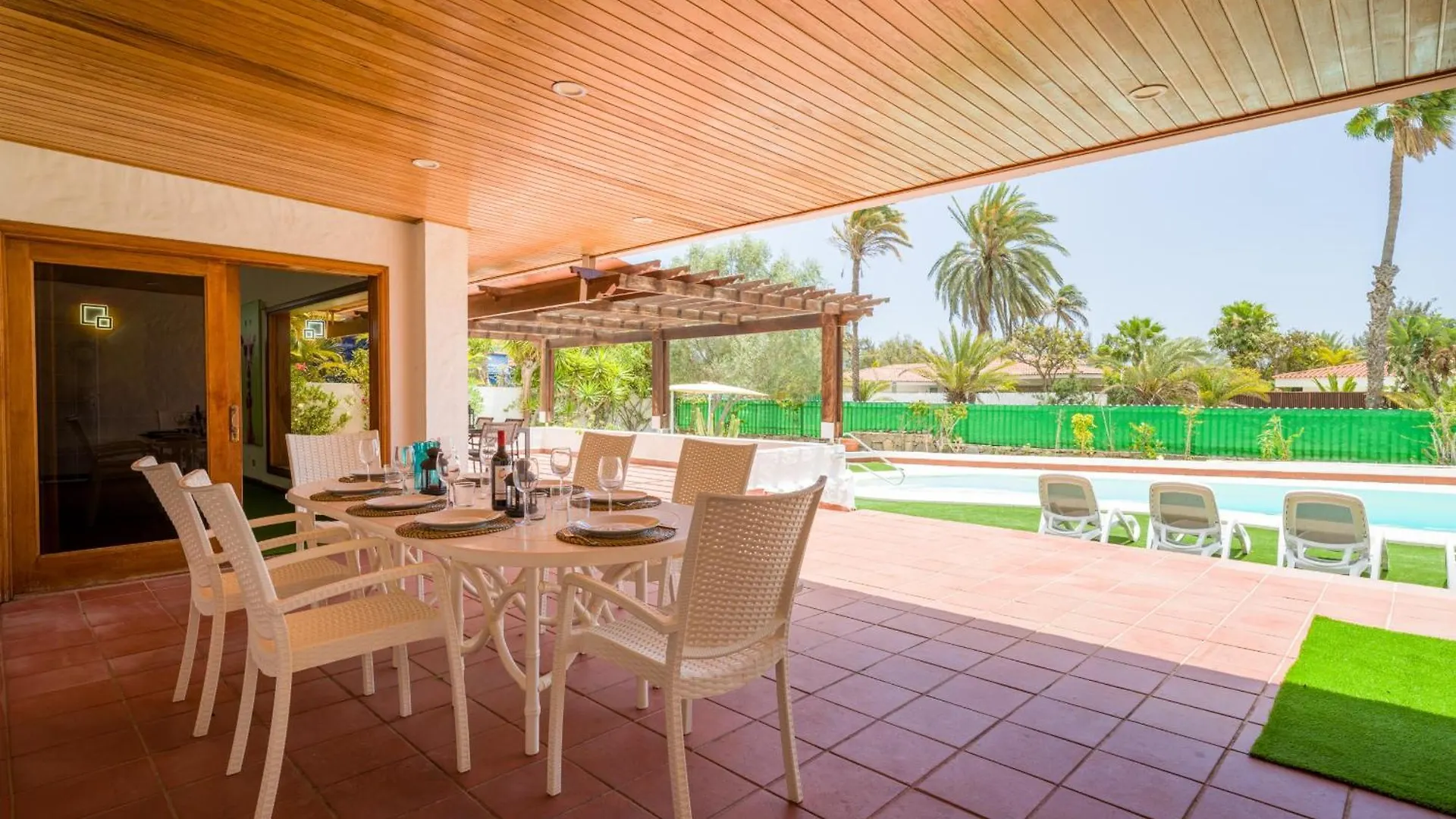 EXCLUSIVE VILLA GRAN CANARIA - HEATED POOL INCLUDED - Gran Canaria Stays Maspalomas  Chalet